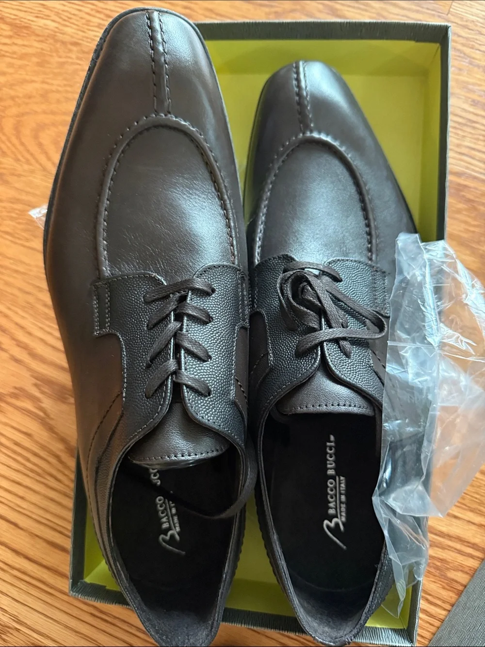 Bacco Bucci Dark Brown Leather Oxford Dress Shoes. Brand new.